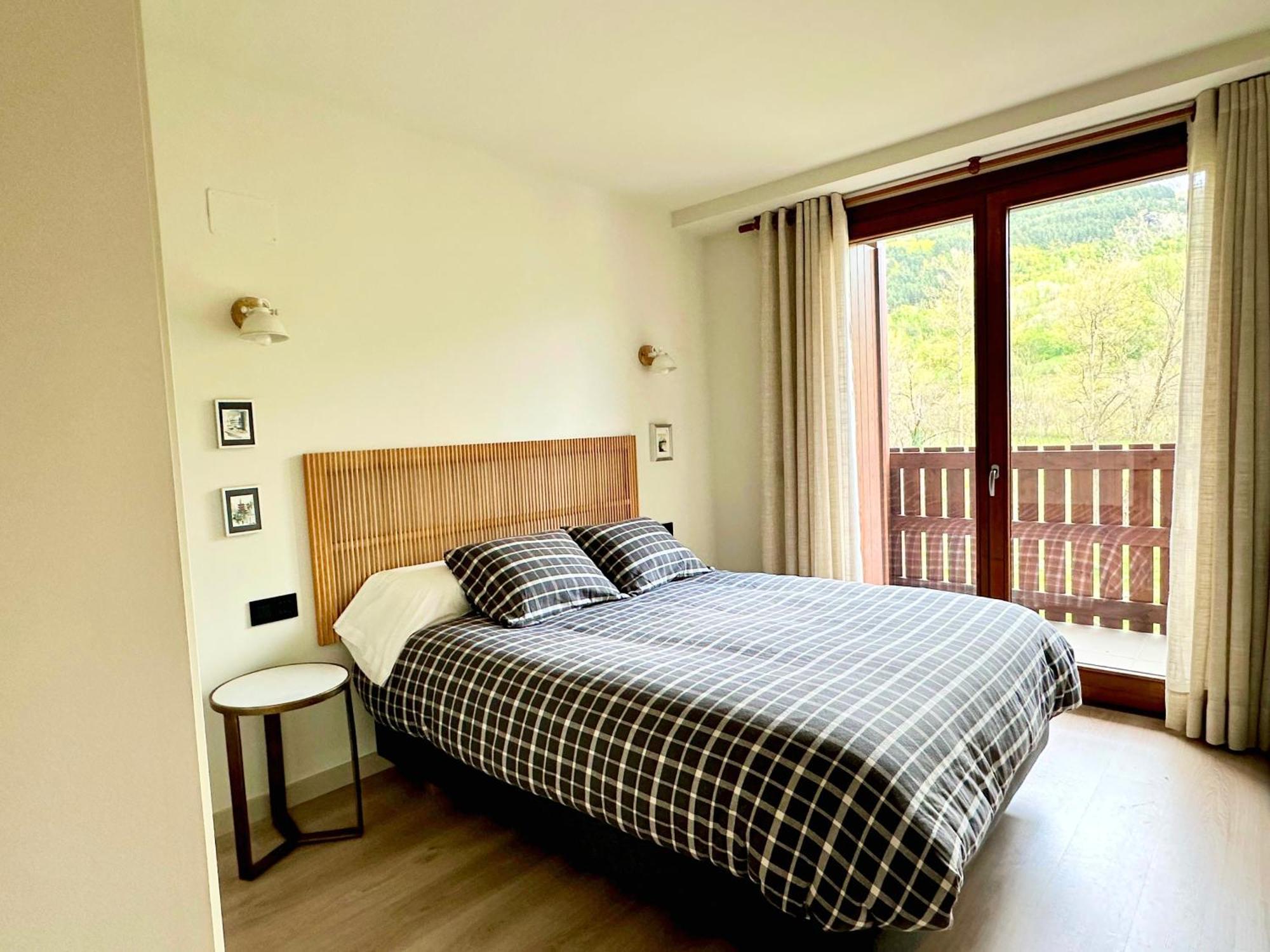 Bpirineos-Besurta Appartement Benasque Buitenkant foto