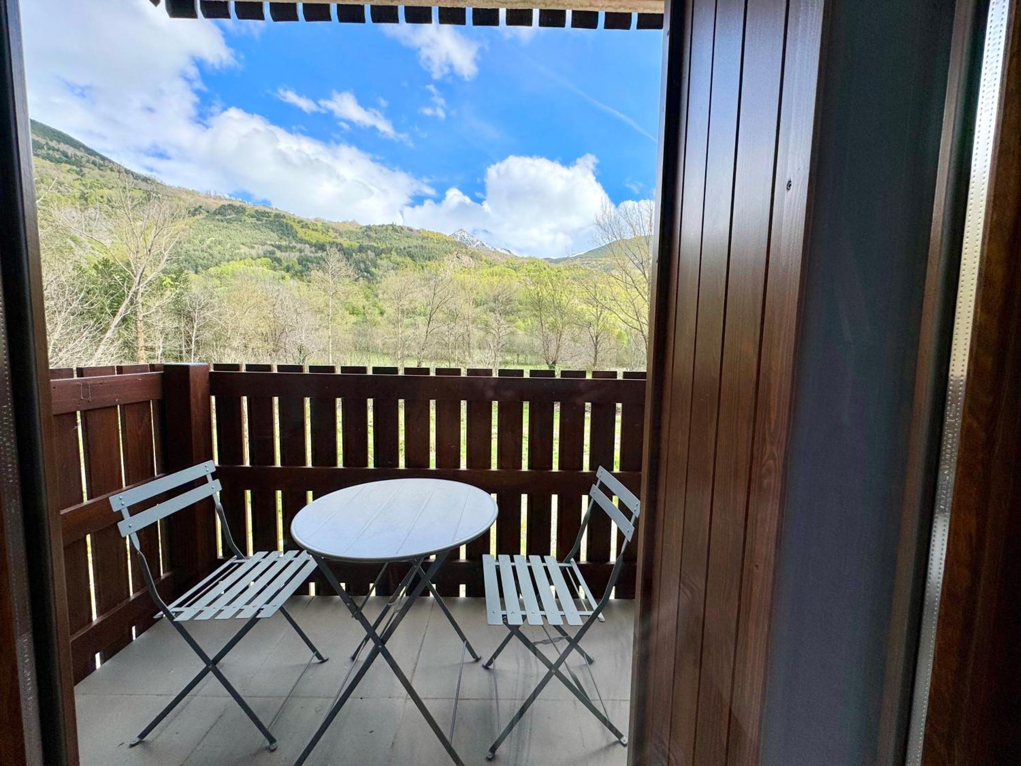 Bpirineos-Besurta Appartement Benasque Buitenkant foto